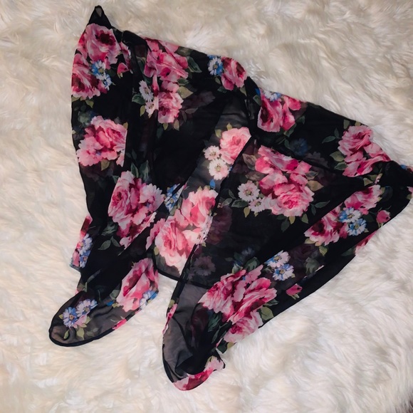 NWOT Beautiful Floral Shawl Kimono - Picture 3 of 4